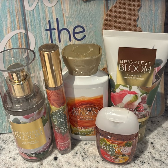 Bath and body Works, brightest, bloom, travel, size gift, set all in one - Picture 3 of 3